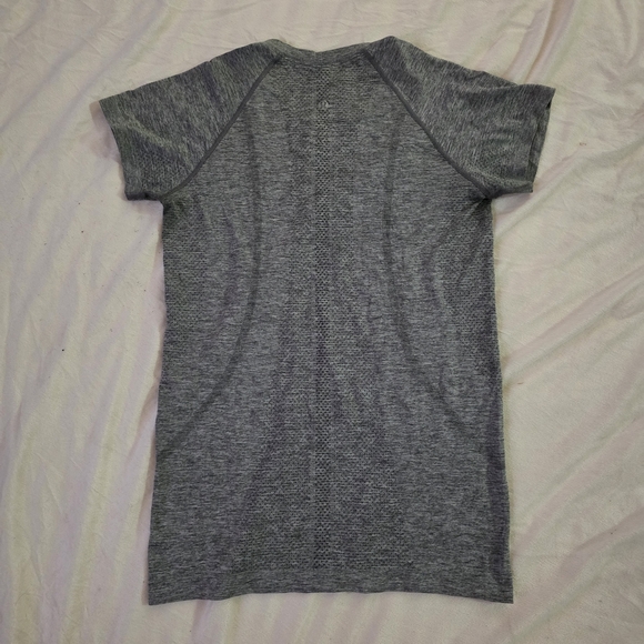 Swiftly Tech Short-Sleeve Shirt 2.0 Hip Length - Picture 4 of 9